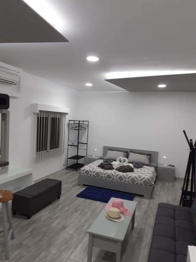 Deluxe Yiota'S Studio ! Klorakas Exterior photo